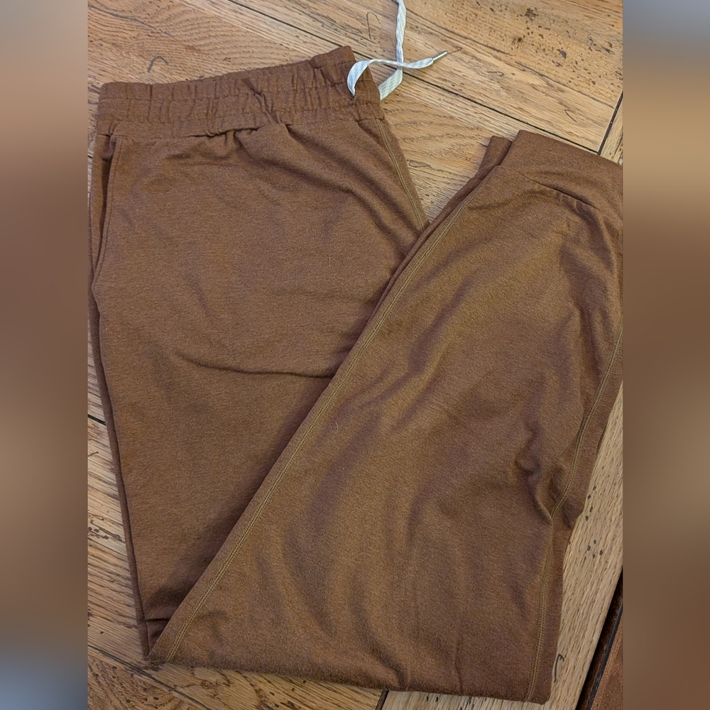 Vuori Women's XL Golden Brown Joggers